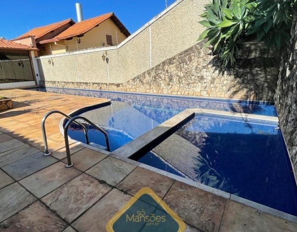 Casa de Alto Padrão de 650 m² à Venda com 3 Suítes e Sauna no Santa Lúcia, Belo Horizonte - MG