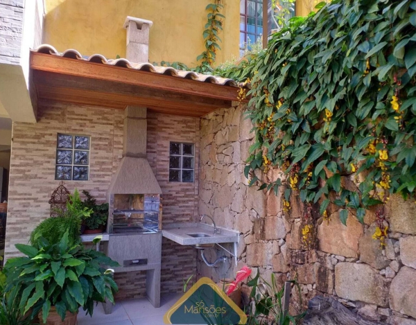 Belissíma casa à venda no melhor condomínio de Tiradentes/MG.