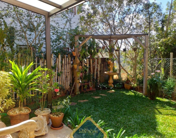 Belissíma casa à venda no melhor condomínio de Tiradentes/MG.