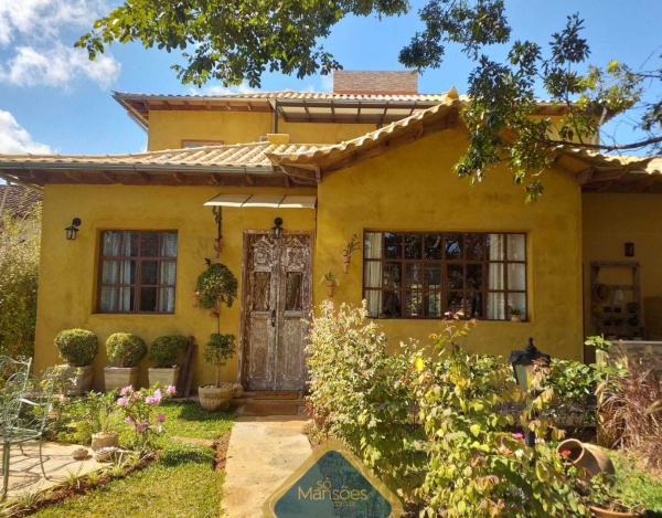 Belissíma casa à venda no melhor condomínio de Tiradentes/MG.