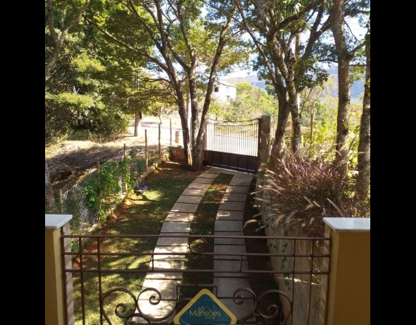 Belissíma casa à venda no melhor condomínio de Tiradentes/MG.