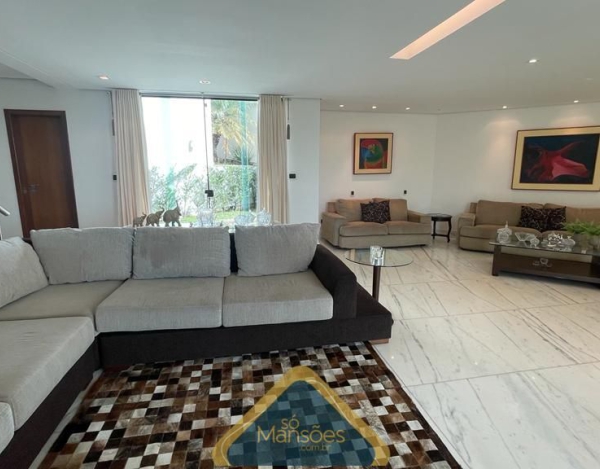 Lindíssima casa construída em terreno de 907,5m² localizada no Buritis.