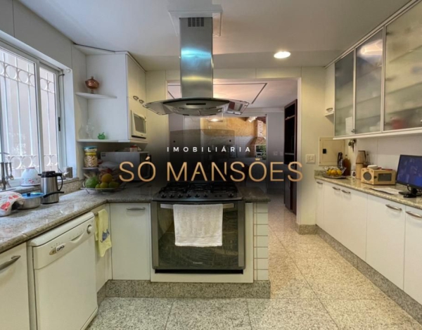 CASA COM EXCELENTE LOCALIZAÇÃO À VENDA NO BAIRRO MANGABEIRAS