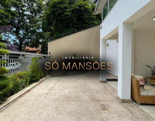 CASA COM EXCELENTE LOCALIZAÇÃO À VENDA NO BAIRRO MANGABEIRAS