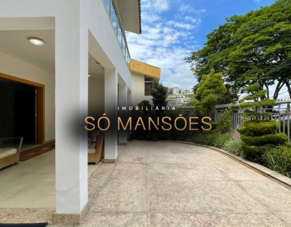 CASA COM EXCELENTE LOCALIZAÇÃO À VENDA NO BAIRRO MANGABEIRAS