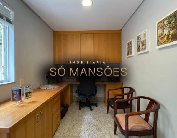 CASA COM EXCELENTE LOCALIZAÇÃO À VENDA NO BAIRRO MANGABEIRAS