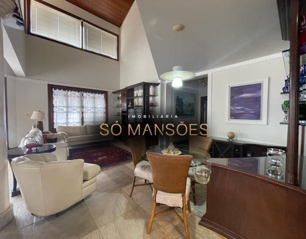 Casa Espaçosa de 488 m² à Venda com 4 Suítes e Spa no Mangabeiras, Belo Horizonte - MG