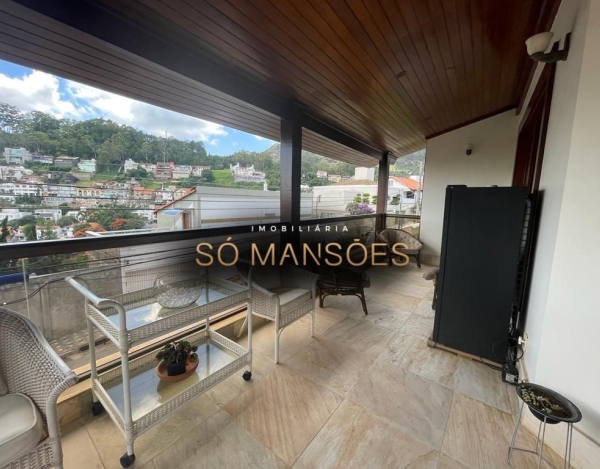 Casa Espaçosa de 488 m² à Venda com 4 Suítes e Spa no Mangabeiras, Belo Horizonte - MG