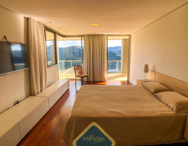 CASA À VENDA NO CONDOMÍNIO VALE DOS CRISTAIS / VISTA PRIVILEGIADA 