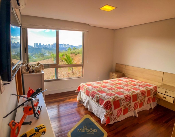 CASA À VENDA NO CONDOMÍNIO VALE DOS CRISTAIS / VISTA PRIVILEGIADA 