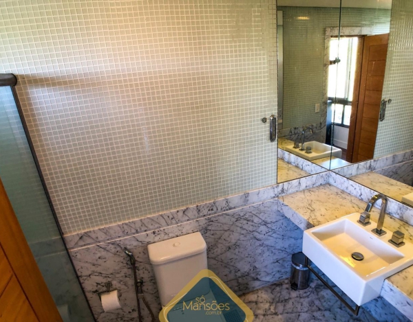 CASA À VENDA NO CONDOMÍNIO VALE DOS CRISTAIS / VISTA PRIVILEGIADA 
