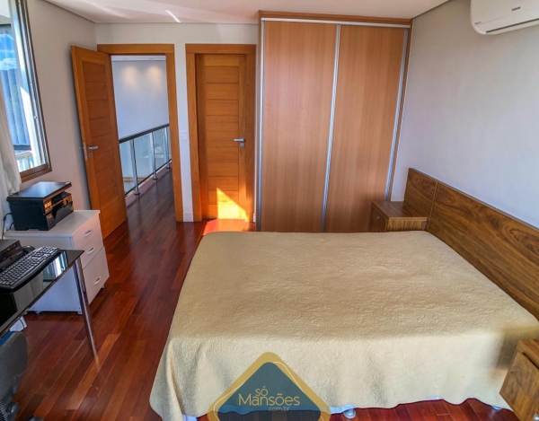 CASA À VENDA NO CONDOMÍNIO VALE DOS CRISTAIS / VISTA PRIVILEGIADA 
