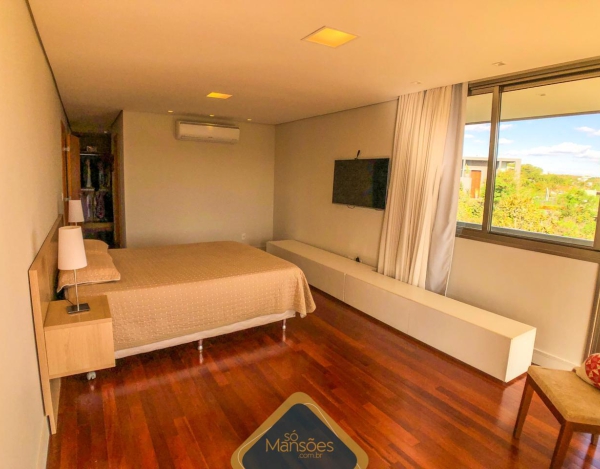 CASA À VENDA NO CONDOMÍNIO VALE DOS CRISTAIS / VISTA PRIVILEGIADA 