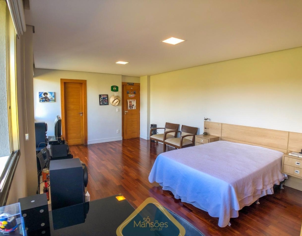 CASA À VENDA NO CONDOMÍNIO VALE DOS CRISTAIS / VISTA PRIVILEGIADA 