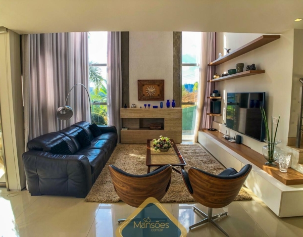 Casa com Ampla Garagem de 494 m² à Venda com 4 Suítes e Piscina com Borda Infinita no Vale dos Cristais, Nova Lima - MG