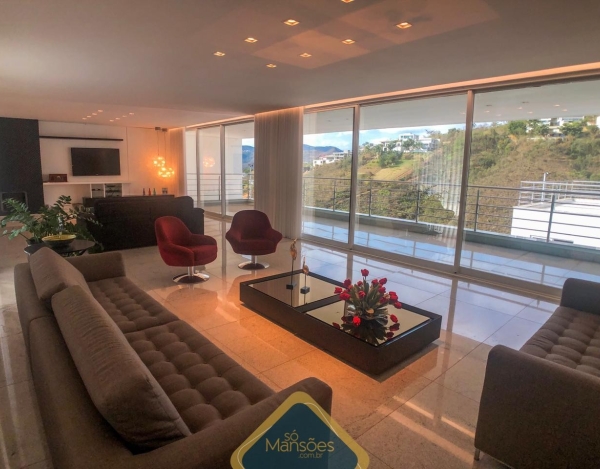 Casa Imponente de 968 m² à Venda com 4 Suítes e Piscina Aquecida no Condomínio Vale dos Cristais, Nova Lima - MG