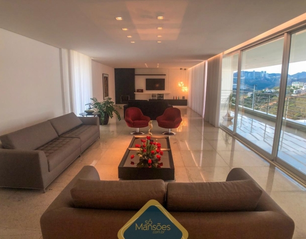 Casa Imponente de 968 m² à Venda com 4 Suítes e Piscina Aquecida no Condomínio Vale dos Cristais, Nova Lima - MG