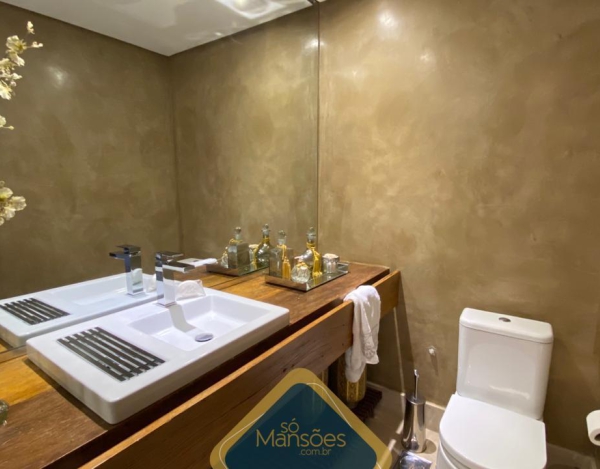 LUXUOSA CASA DE 784M² NO VALE DOS CRISTAIS - UMA OPORTUNIDADE ÚNICA!