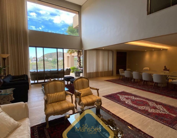 LUXUOSA CASA DE 784M² NO VALE DOS CRISTAIS - UMA OPORTUNIDADE ÚNICA!