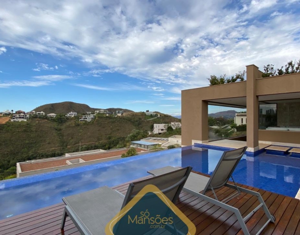 LUXUOSA CASA DE 784M² NO VALE DOS CRISTAIS - UMA OPORTUNIDADE ÚNICA!