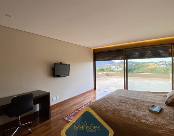 LUXUOSA CASA DE 784M² NO VALE DOS CRISTAIS - UMA OPORTUNIDADE ÚNICA!