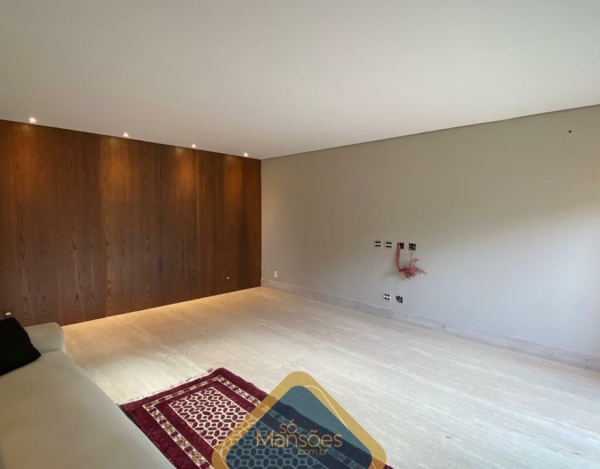 LUXUOSA CASA DE 784M² NO VALE DOS CRISTAIS - UMA OPORTUNIDADE ÚNICA!