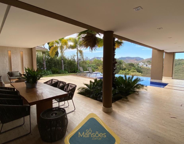 LUXUOSA CASA DE 784M² NO VALE DOS CRISTAIS - UMA OPORTUNIDADE ÚNICA!