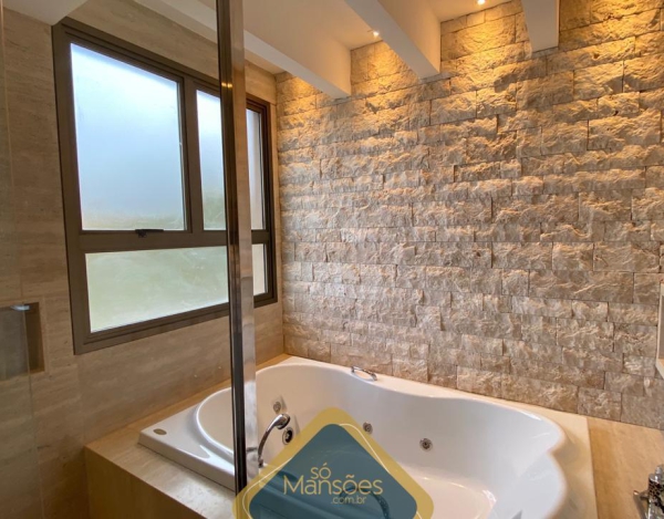 LUXUOSA CASA DE 784M² NO VALE DOS CRISTAIS - UMA OPORTUNIDADE ÚNICA!