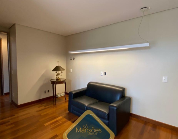 LUXUOSA CASA DE 784M² NO VALE DOS CRISTAIS - UMA OPORTUNIDADE ÚNICA!