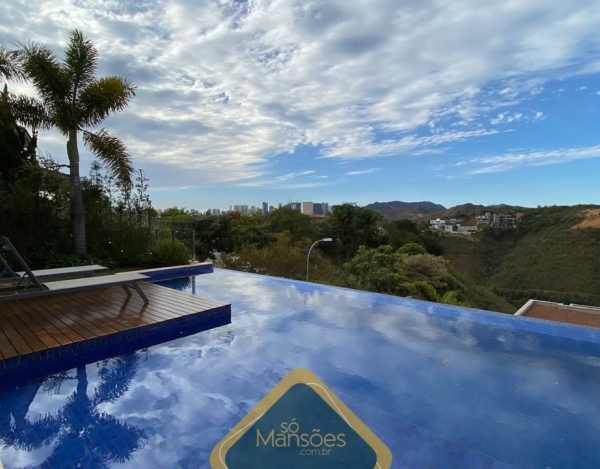 Casa de Luxo de 784 m² à Venda com 4 Suítes e Espaço Gourmet no Vale dos Cristais, Nova Lima - MG