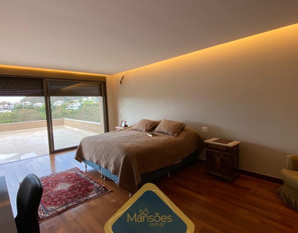 LUXUOSA CASA DE 784M² NO VALE DOS CRISTAIS - UMA OPORTUNIDADE ÚNICA!