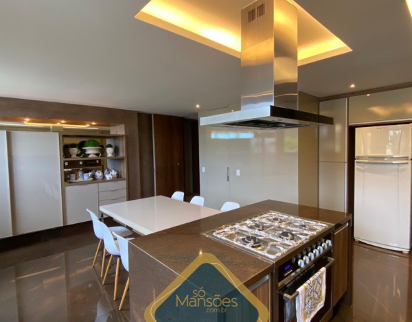 LUXUOSA CASA DE 784M² NO VALE DOS CRISTAIS - UMA OPORTUNIDADE ÚNICA!