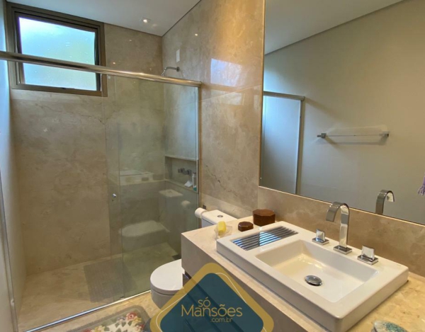 LUXUOSA CASA DE 784M² NO VALE DOS CRISTAIS - UMA OPORTUNIDADE ÚNICA!