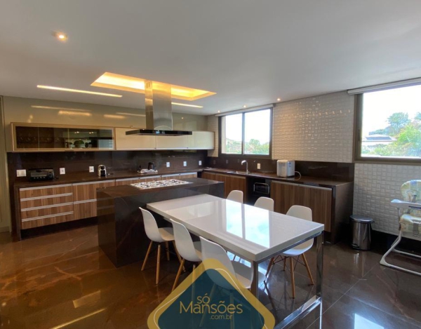 LUXUOSA CASA DE 784M² NO VALE DOS CRISTAIS - UMA OPORTUNIDADE ÚNICA!