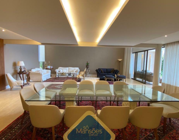 LUXUOSA CASA DE 784M² NO VALE DOS CRISTAIS - UMA OPORTUNIDADE ÚNICA!