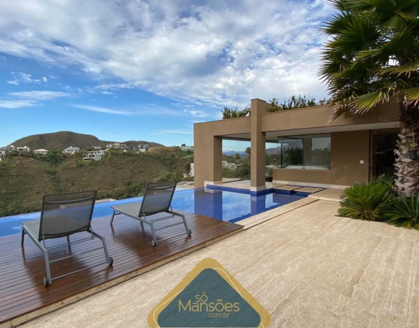 LUXUOSA CASA DE 784M² NO VALE DOS CRISTAIS - UMA OPORTUNIDADE ÚNICA!
