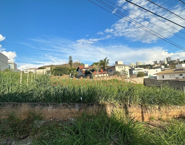 Lote de 420 m² à Venda no Belvedere, Belo Horizonte - MG