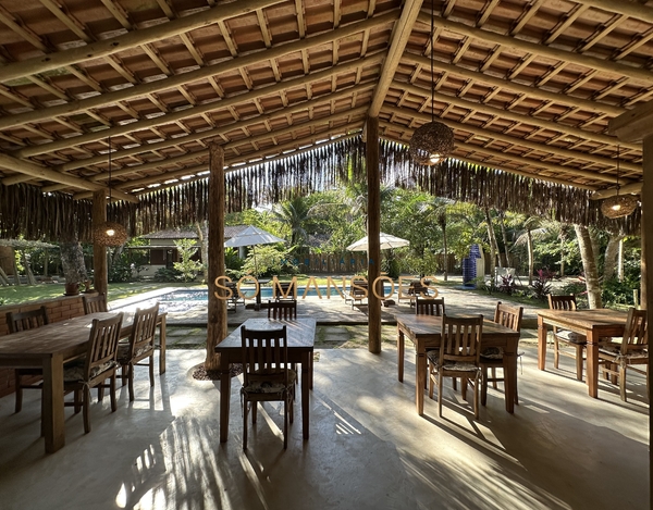 Pousada com 8 suítes à venda na Estrada dos Macacos - Trancoso/BA. 