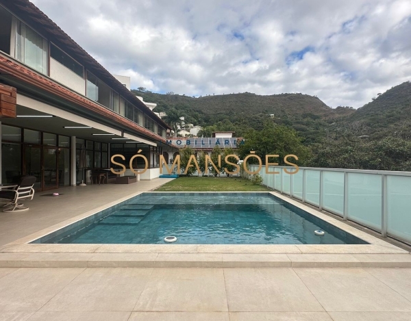 Casa de Luxo de 986 m² à Venda com 5 Suítes e Piscina Aquecida no Mangabeiras, Belo Horizonte - MG