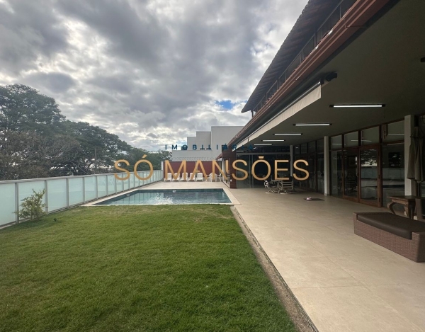 Casa de Luxo de 986 m² à Venda com 5 Suítes e Piscina Aquecida no Mangabeiras, Belo Horizonte - MG