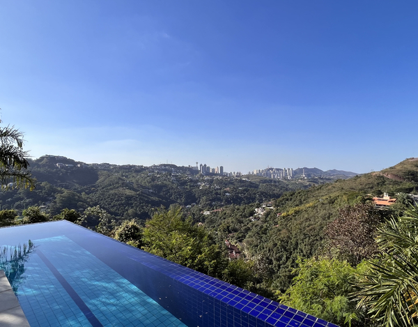 CASA COM EXCELENTE LOCALIZAÇÃO E VISTA MAGNÍFICA A VENDA NO CONDOMÍNIO VILA ALPINA.