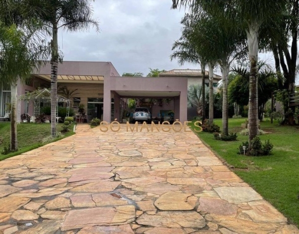 Casa de Alto Padrão de 500 m² à Venda com 1 Suíte e Espaço Gourmet no Braúnas, Belo Horizonte - MG