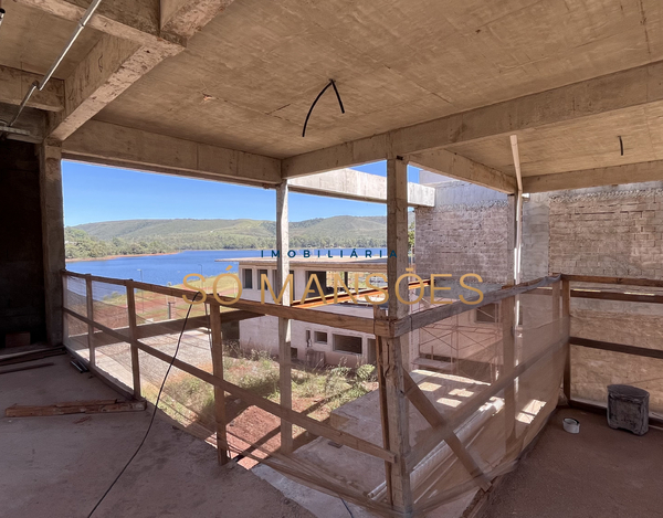 EXCELENTE CASA EM CONSTRUÇÃO A VENDA NO ALPHAVILLE LAGOA DOS INGLESES.