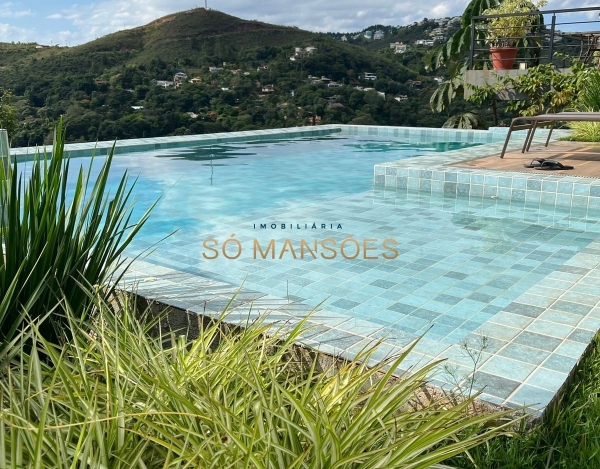 Casa de Luxo de 409 m² à Venda com 3 Suítes e Spa no Conde, Nova Lima - MG