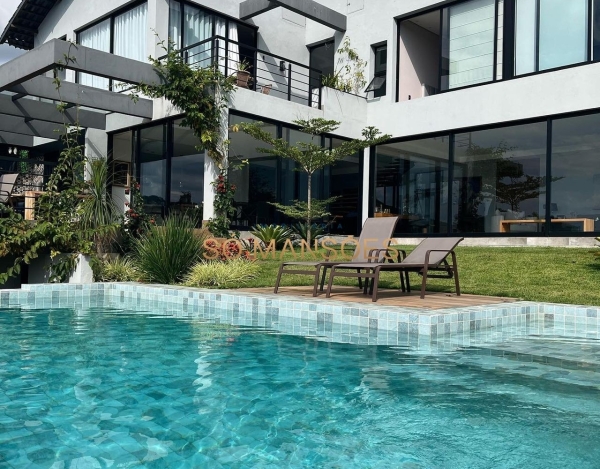 Casa de Luxo de 409 m² à Venda com 3 Suítes e Spa no Conde, Nova Lima - MG