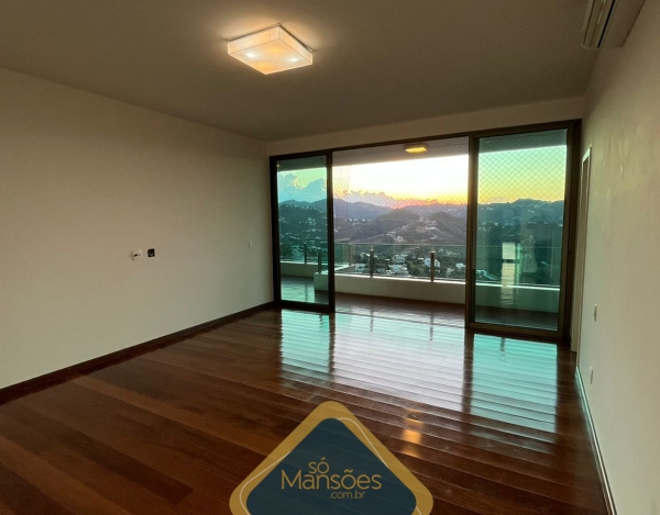 CASA À VENDA NO CONDOMÍNIO VALE DOS CRISTAIS NOVA LIMA