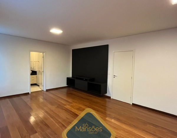 CASA À VENDA NO CONDOMÍNIO VALE DOS CRISTAIS NOVA LIMA