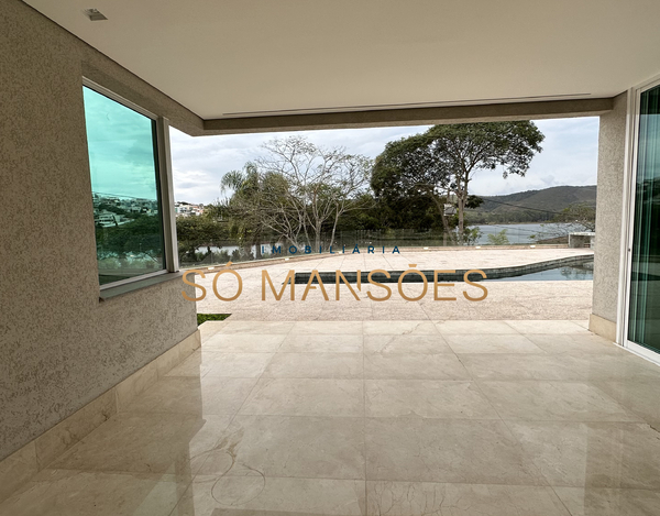 MAGNÍFICA CASA À VENDA COM VISTA PARA A LAGOA NO ALPHAVILLE LAGOA DOS INGLESES