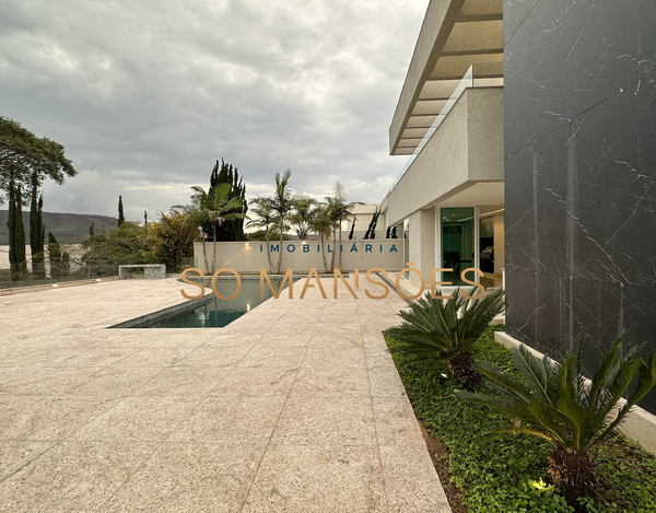 MAGNÍFICA CASA À VENDA COM VISTA PARA A LAGOA NO ALPHAVILLE LAGOA DOS INGLESES