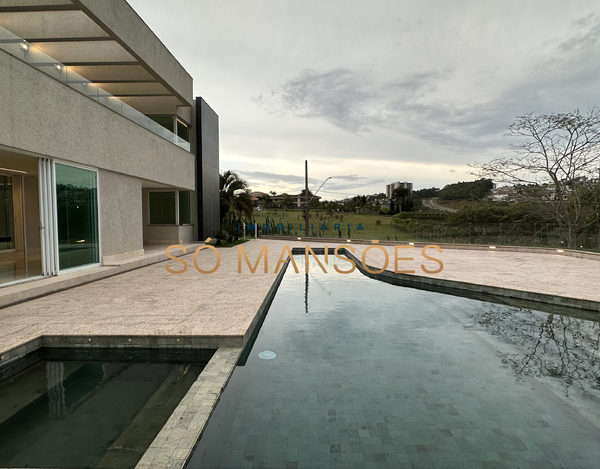 Magnífica casa a venda com vista para lagoa no Alphaville Lagoa dos Ingleses.
